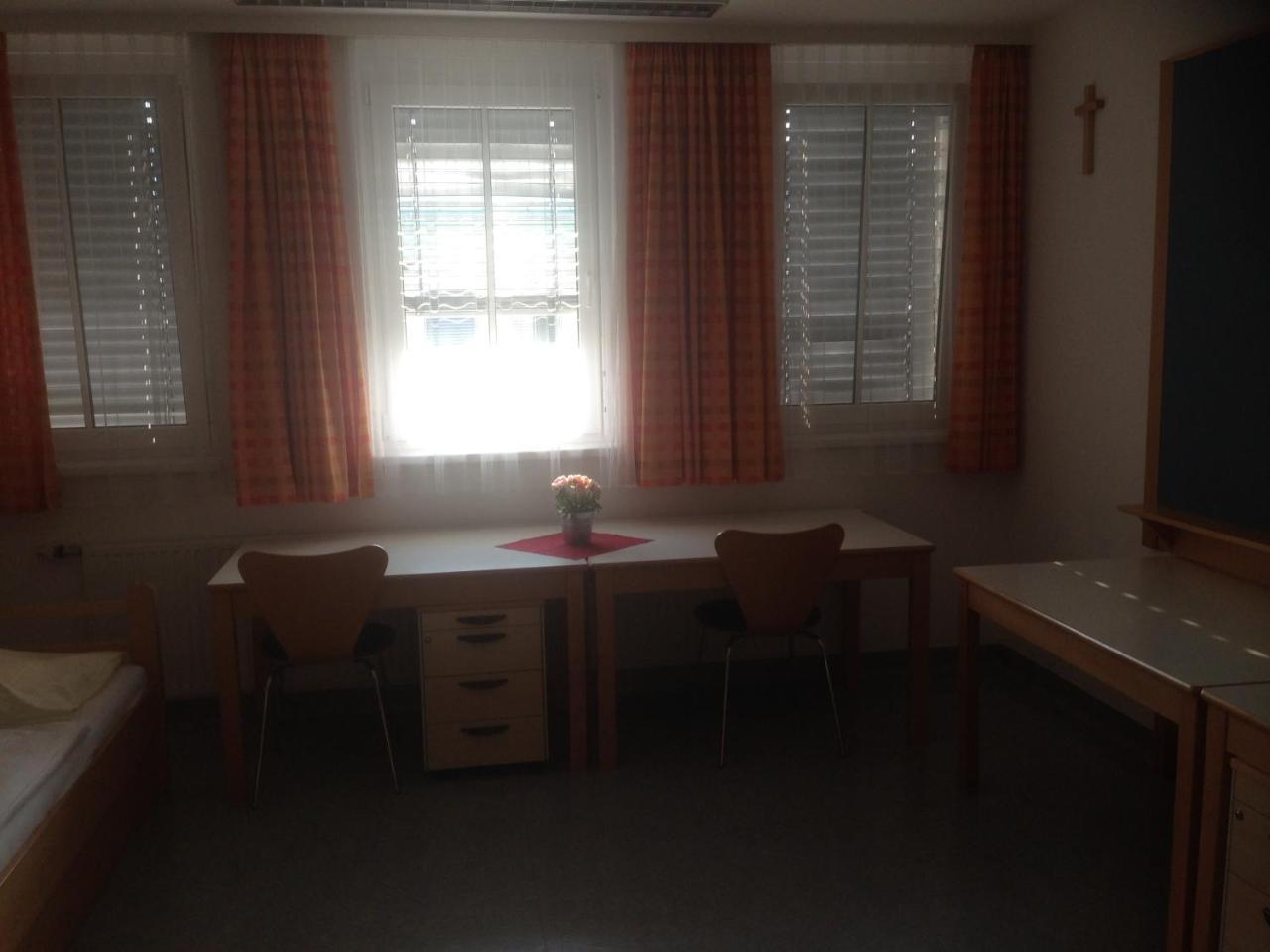 Hostel Obertrum Екстериор снимка